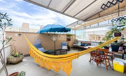 Espetacular Garden de 2 dormitórios com 2 pátios – em frente à Redenção!