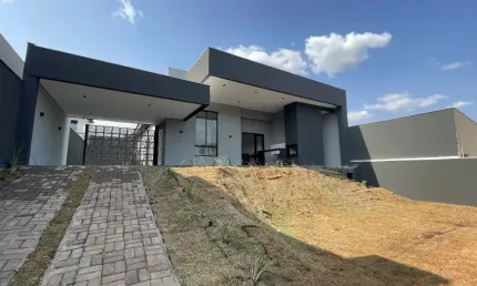 CASA TÉRREA CONTEMPORÂNEA COM VISTA PANORÂMICA À VENDA NA ZONA SUL DE LONDRINA – 215M² EM TERRENO DE 500M²