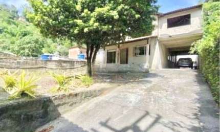 Vendo linda casa com piscina no bairro Fonseca Niterói
