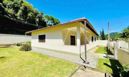 Linda casa a venda dentro de condomínio na prata Teresópolis!