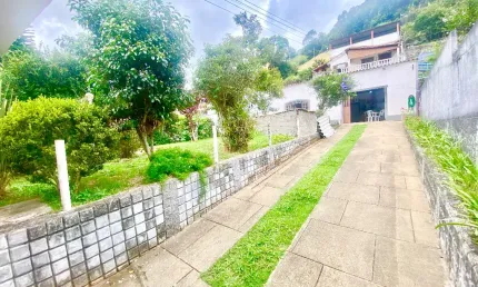 Vendo linda casa com kitnet no vale paraíso teresópolis!