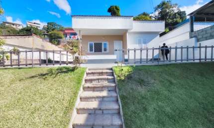 Vendo linda casa no Vale do paraíso Teresópolis próximo ao centro da cidade !
