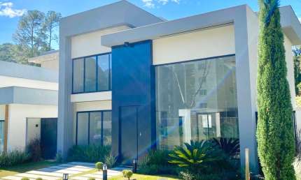 Linda casa a venda dentro de condomínio, bairro da posse Teresópolis!