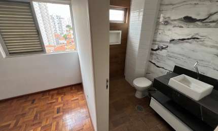 Impecável apartamento já reformado, em localização privilegiada.