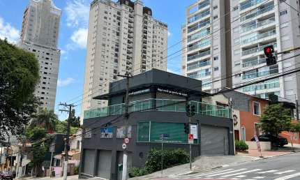 Imóvel Comercial de Esquina, ponto e construção impecáveis.