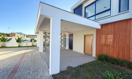 Casa com 3 quartos à venda na Vila Nova, Joinville 