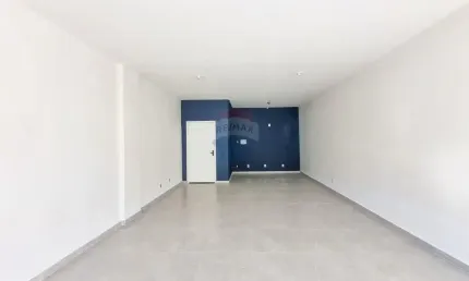 Sala comercial com 1 sala para alugar na Rua Otto Pfuetzenreuter, 208, Costa e Silva, Joinville