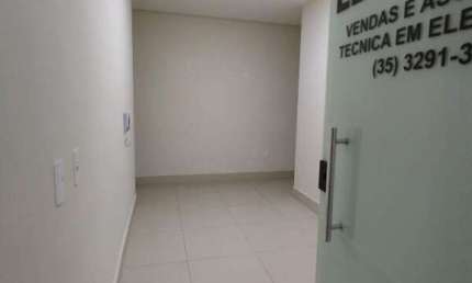 Sala comercial para alugar na Avenida São José, Centro, Alfenas