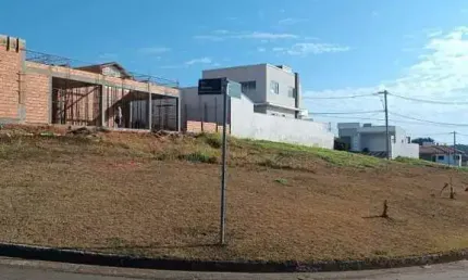 Lote à venda no condominio cidade jardim em alfenas-mg