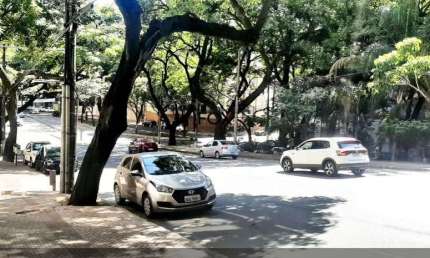 Ponto comercial para alugar na Avenida Artur Bernardes, 223, Vila Paris, Belo Horizonte por R$ 2.900