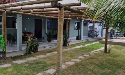 Linda casa na praia com uma bela piscina e área gourmet