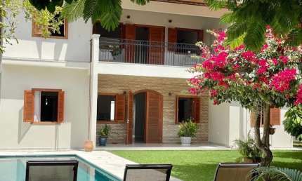 Casa de Alto Padrão à Venda – 4 Suítes | Mobiliada | Área Gourmet | Piscina | Jardim