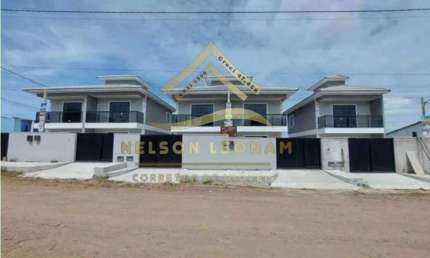 Excelente casas dúplex à venda em Itaipuaçú, pertinho da praia do Francês.