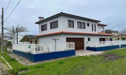 Casa com 4 dormitórios à venda, 235 m² por R$ 950.000 - Erechim - Balneário Arroio do Silva/SC