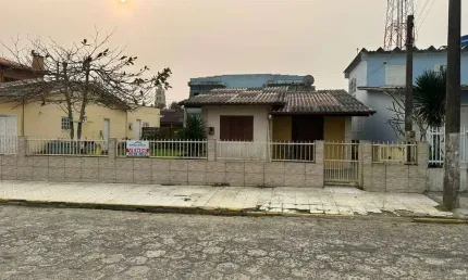 Casa com 3 dormitórios à venda, 129 m² por R$ 600.000,00 - Centro - Balneário Arroio do Silva/SC