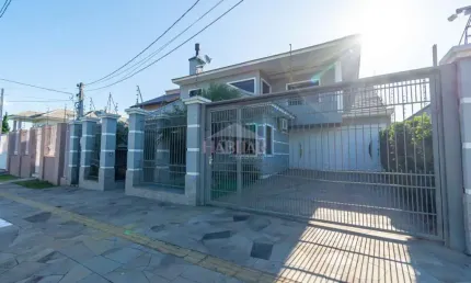 Sobrado com Piscina em Moinhos de Vento, Canoas - Ótima Oportunidade de Compra