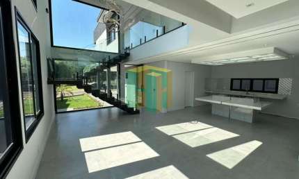 Casa Alto Padrão à Venda - 5 Suítes - 485,88m² de Terreno