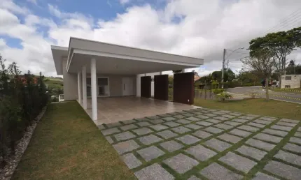 Casa com 5 quartos para alugar na Rua Tarumãs, Condomínio Residencial Santa Helena, Bragança Paulista