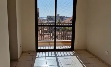 Apartamento com 2 dormitórios no bairro Parque Industrial  com sacada e elevador