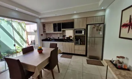 Casa térrea no condomínio garden village i com 3 dormitórios