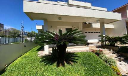 Casa Semimobiliada para Venda e Aluguel no Centro de Farroupilha