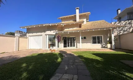 Casa à venda em Farroupilha - Vicentina: Churrasqueira, lareira e muito mais!