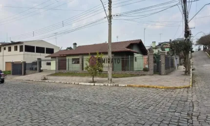 Casa Térrea Semimobiliada em Farroupilha - Churrasqueira e Jardim