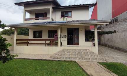 Casa com Piscina no Bairro Medianeira em Farroupilha!