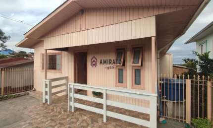 Casa semimobiliada com churrasqueira no Bairro Santo Antônio em Farroupilha - Venda