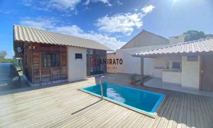 Casa à venda em Arroio do Sal com churrasqueira, piscina adulta e área de lazer