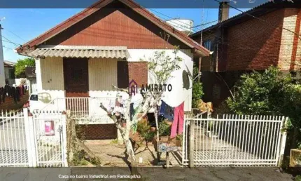 Duas casas no mesmo terreno, possibilidade de morar em um imóvel e alugar o outro. Bairro Industrial - Farroupilha