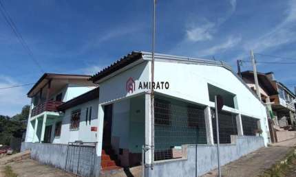 OPORTUNIDADE! Casa de Esquina com Duas Moradias no Bairro Cinquentenário – Excelente para Investidores ou Famílias Grandes!