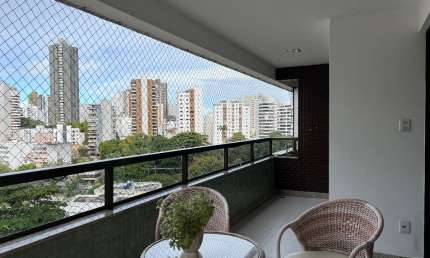 3/4, sendo uma suíte, duas garagens, localização privilegiada da Graça.