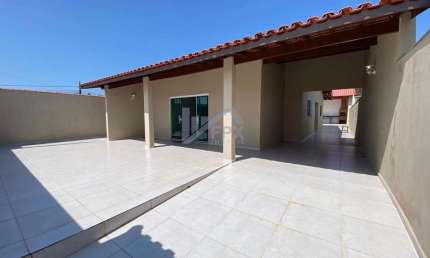Casa para Venda em Itanhaém, Jardim Grandesp, 3 dormitórios, 2 suítes, 1 banheiro, 3 vagas