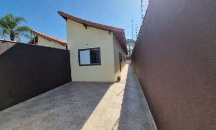 Casa para Venda em Mongaguá, Nossa Senhora de Fátima, 3 dormitórios, 1 suíte, 2 banheiros, 2 vagas