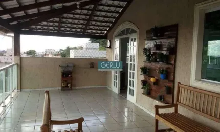Casa com 5 quartos à venda na Raimundo Marçal de Melo, 200, Paulo Camilo, Betim por R$ 420.000