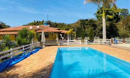 Chácara / sítio com 6 quartos à venda na Cruzeiro, 100, Centro, Crucilândia por R$ 1.000.000