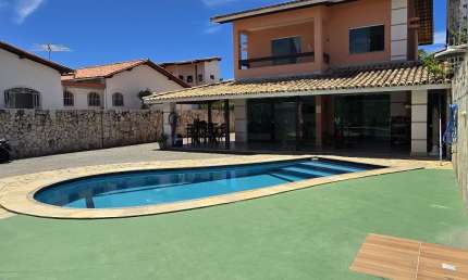EXCELENTE CUSTO BENEFICIO, CASA 5/4 C/ PISCINA, À 500 MT. P/ PRAIA DA GÁVEA
