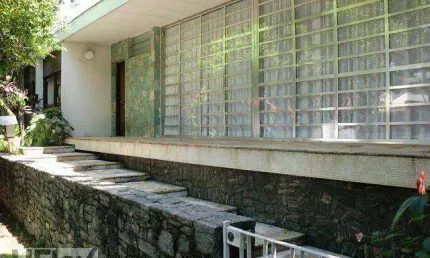 Casa no Alto de Pinheiros com 3 quartos sendo 1 suíte, 4 vagas de garagem