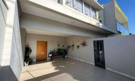 Sobrado à venda em Maringá, Jardim Espanha, com 3 suítes, com 250 m² construção