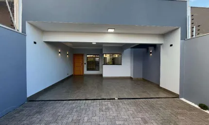 Casa à venda em Maringá no Parque Palmeiras, com 3 quartos e com 127 m² privativos