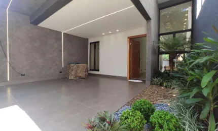 Casa à venda no Jd. Liberdade III em Maringá/PR com 113m² de construção e 3 quartos