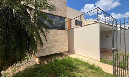 Sobrado à venda em Maringá, Jardim Monte Rei, com 3 quartos, com 209 m²