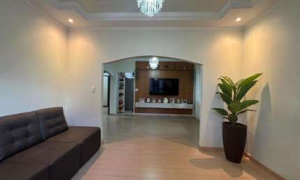 Casa à venda em Maringá, Parque das Laranjeiras, com 3 quartos, com 167 m²