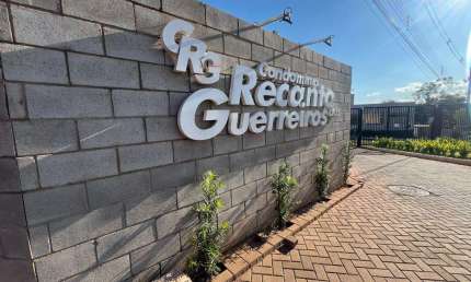 Casa à venda em Maringá, Loteamento Sumaré, com 3 quartos, com 161 m²