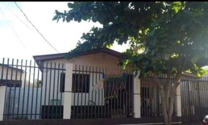 Casa para Venda em Foz do Iguaçu, Novo Mundo, 3 dormitórios, 2 banheiros, 2 vagas