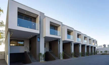 Sobrado para Venda em Foz do Iguaçu, Residencial Marseille, 2 suítes, 1 banheiro, 2 vagas