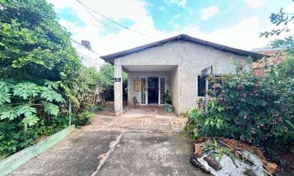 Casa para Venda em Foz do Iguaçu, Jardim Europa, 2 dormitórios, 1 suíte, 1 banheiro, 3 vagas