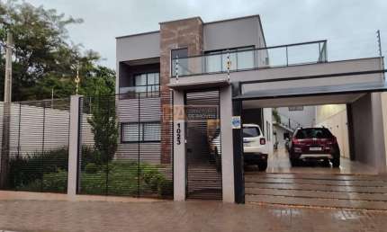 Sobrado para Venda em Foz do Iguaçu, Nova Esperança, 3 suítes, 3 banheiros, 2 vagas