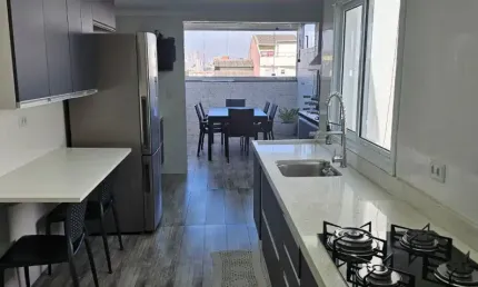 Cobertura Moderna com 2 Dormitórios, 2 Vagas e Elevador até o Piso Superior